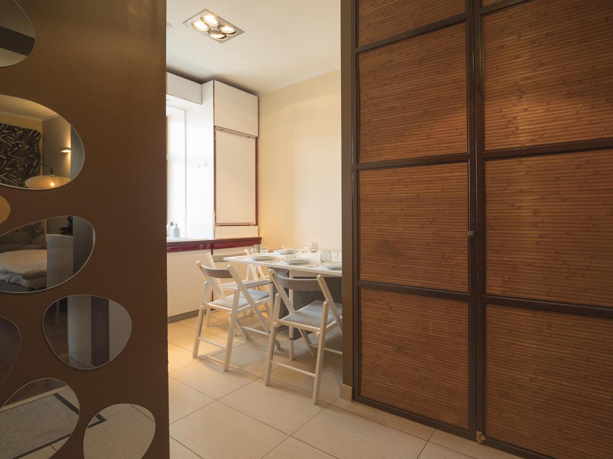 Midcentury Modern, Quiet, 40m With Bath Riika