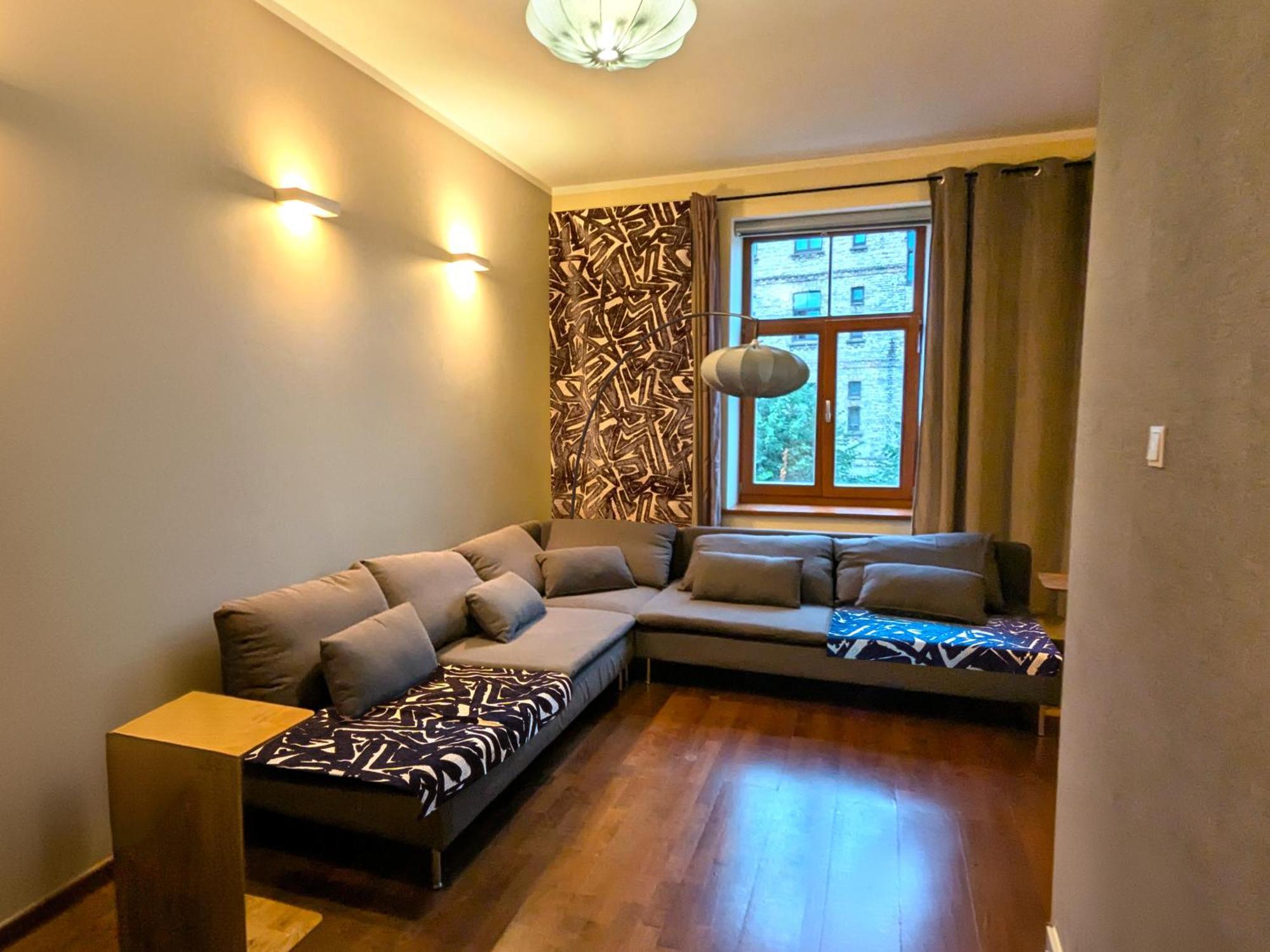 Midcentury Modern, Quiet, 40m With Bath Riika